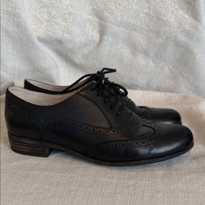 Clark’s Narrative Classic Black Leather Wingtip Oxford Shoes - Women Sz. 7